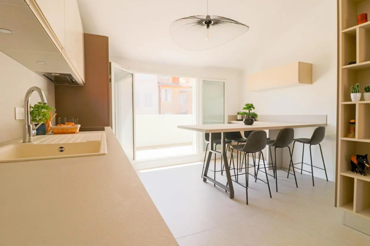 Meynadier Renovated Designer Apartment With Rooftop In Cannes