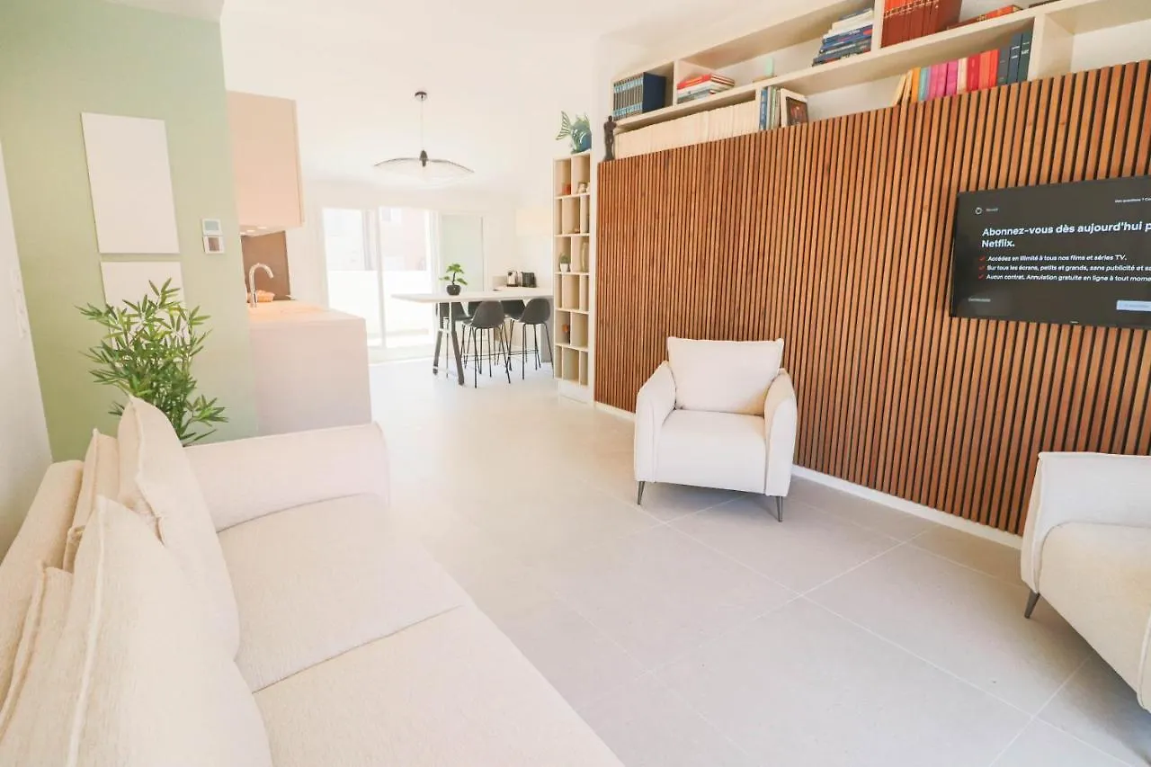 Meynadier Renovated Designer Apartment With Rooftop In Cannes contacts