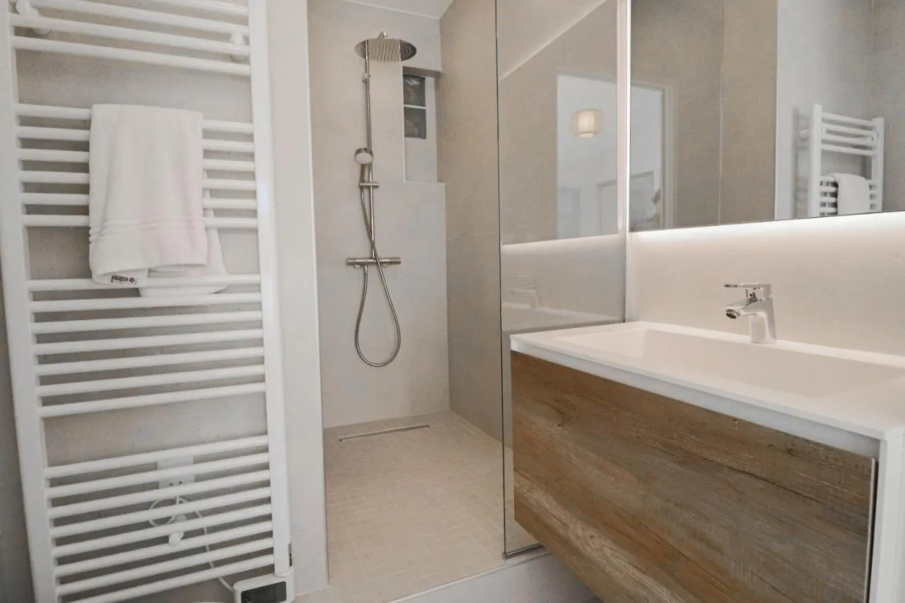 Meynadier Renovated Designer Apartment With Rooftop In Cannes